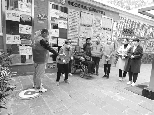 济南槐荫区青年公园街道为辖区残障人士举办的趣味运动会现场 新华社发